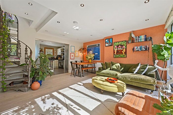 3 Bedroom Maisonette For Sale In Sinclair Gardens, London, W14