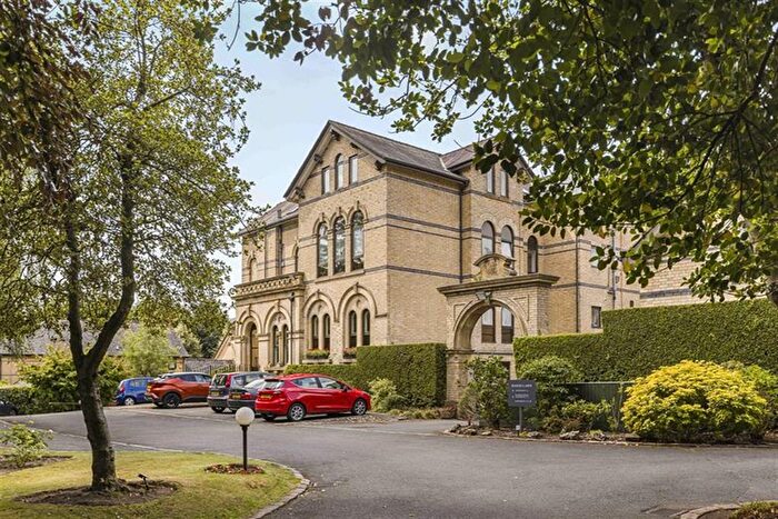 2 Bedroom Flat To Rent In St. Margarets Road, Bowdon, WA14