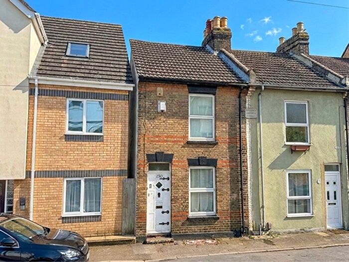 3 Bedroom End Terrace House For Sale In Beacon Road, Chatham, ME5