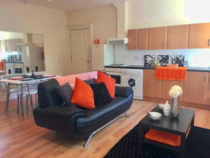 1 Bedroom Flat To Rent In Ridgeway House, LS6