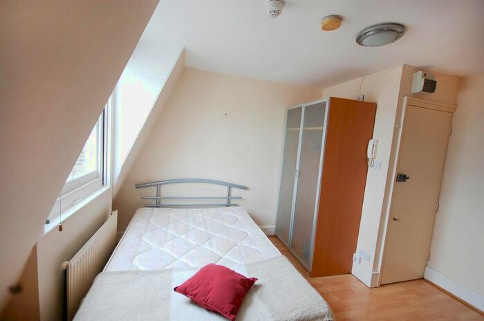 Studio To Rent In St Georges Drive, Pimlico, SW1V