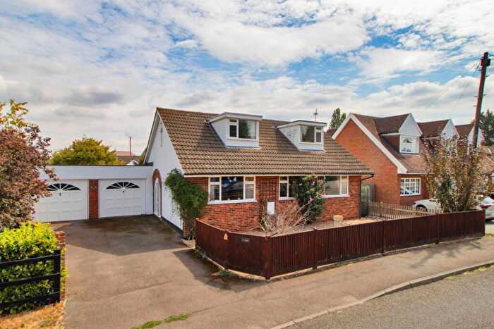 3 Bedroom Detached Bungalow For Sale In Church Road, Hartley, Longfield, Kent, DA3