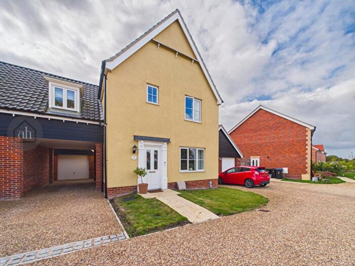 3 Bedroom Link Detached House For Sale In Rose Close, Onehouse, Stowmarket, IP14