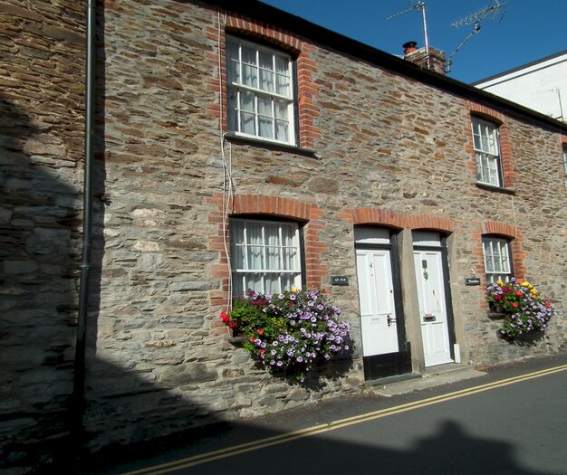 2 Bedroom Cottage To Rent In West Looe Square, Looe, PL13