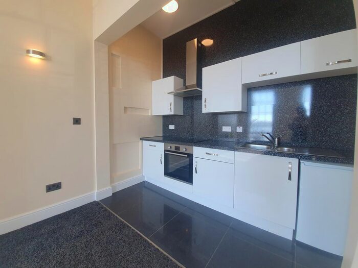 2 Bedroom Flat To Rent In Beacon Terrace, Torquay, TQ1