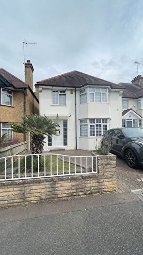 4 Bedroom Semi-Detached House To Rent In Greenfield Gardens, London, NW2