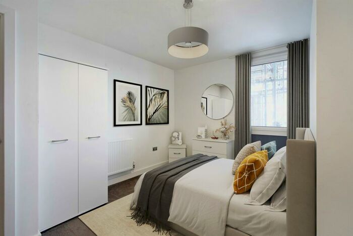 2 Bedroom Flat To Rent In Bedroom Property In London, E15