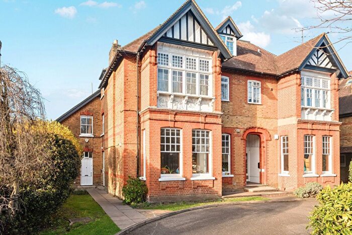2 Bedroom Flat For Sale In Upper Richmond Road, London, SW15