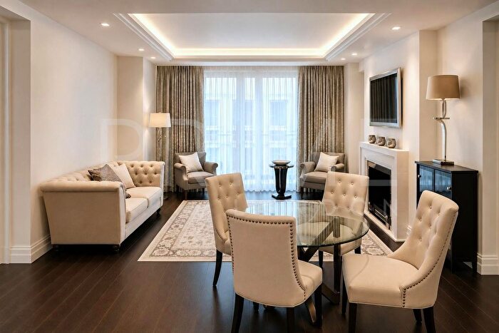 2 Bedroom Flat To Rent In Gladstone House, Strand, London, WC2R