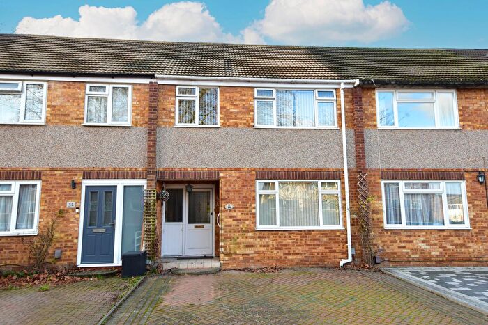 3 Bedroom Terraced House For Sale In Chapel Close, Leavesden, Watford, WD25