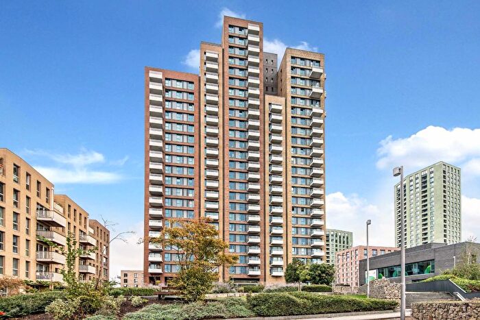 3 Bedroom Flat To Rent In Jefferson Plaza, London, E3