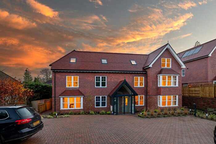 4 Bedroom Terraced House For Sale In Hollymeoak Road, Coulsdon, CR5