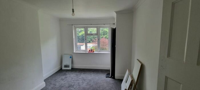 2 Bedroom Flat To Rent In Fairfield Crescent, Edgware, HA8