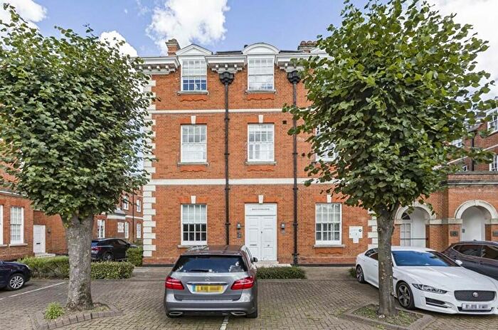 2 Bedroom Apartment To Rent In Bluecoats Avenue, Hertford, SG14