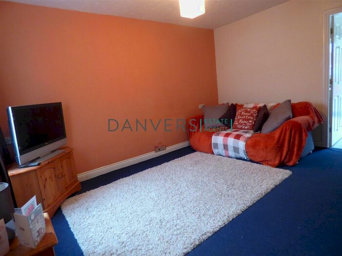 2 Bedroom Town House To Rent In Havelock Street, Leicester, LE2