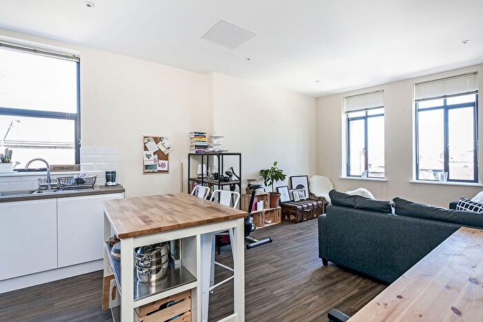 1 Bedroom Flat To Rent In Trinity Road, London, SW17