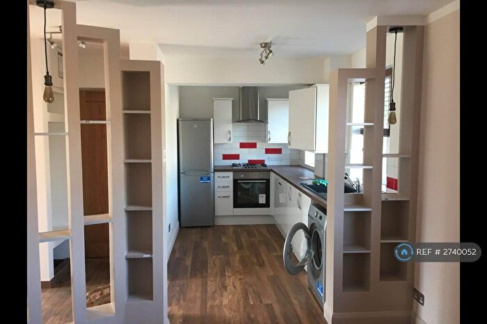 1 Bedroom Flat To Rent In Benjamin Court, London, SE20