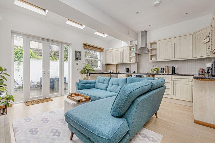 1 Bedroom Flat To Rent In Delaford Street, Fulham, SW6