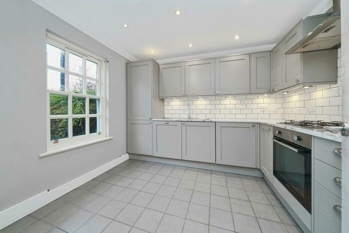 4 Bedroom Town House To Rent In Angel Mews, London, E1