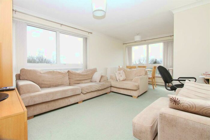 2 Bedroom Apartment To Rent In Heron Court, Bembridge Gardens, Ruislip, HA4