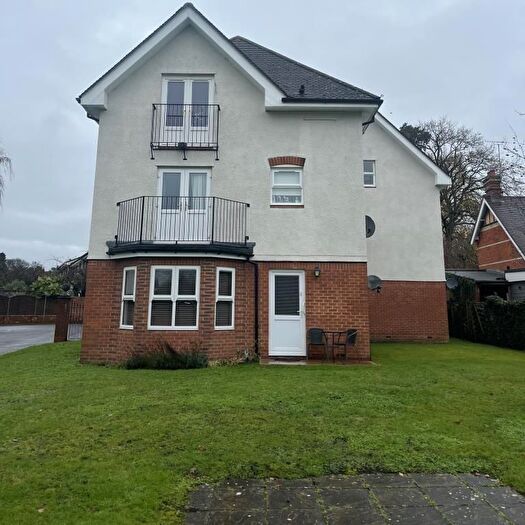 2 Bedroom Flat For Sale In Camberley, Surrey, GU15