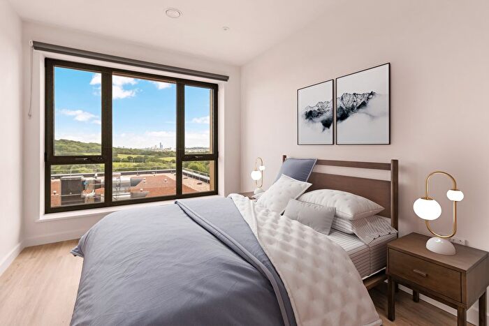 3 Bedroom Flat To Rent In Greenford, UB6