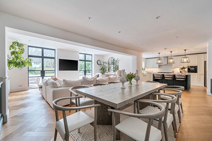 4 Bedroom Detached House For Sale In High Road, Byfleet, KT14