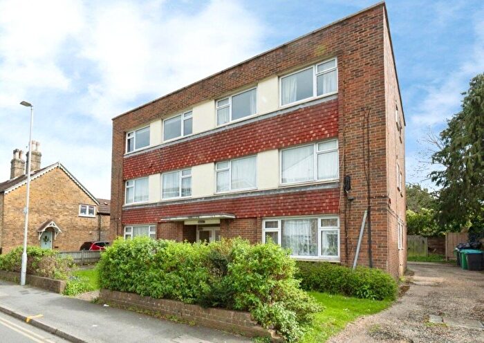 2 Bedroom Flat For Sale In Idmiston Road, Worcester Park, KT4
