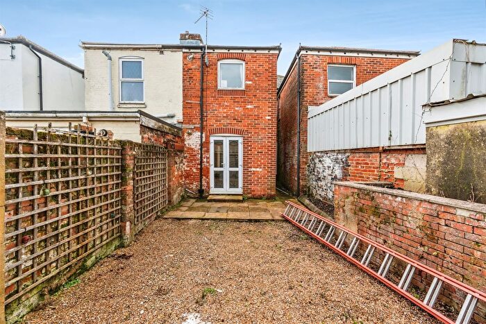2 Bedroom Maisonette For Sale In Station Road North, Totton, Southampton, SO40