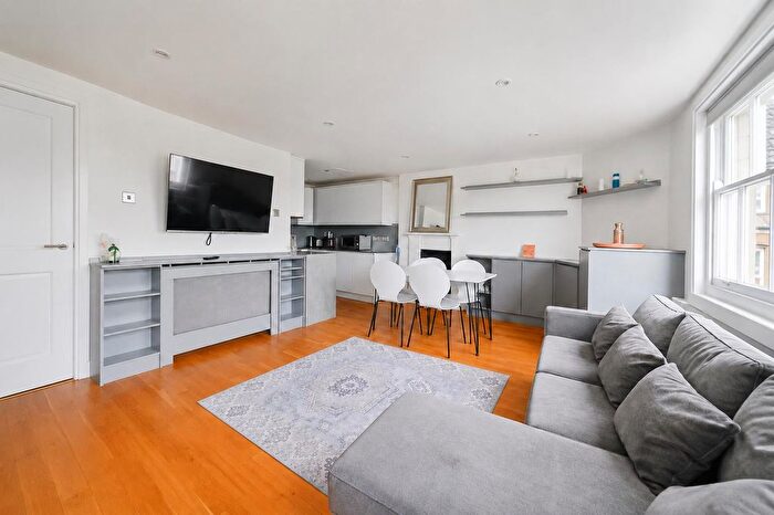 2 Bedroom Flat To Rent In Mecklenburgh Square, Bloomsbury, London, WC1N