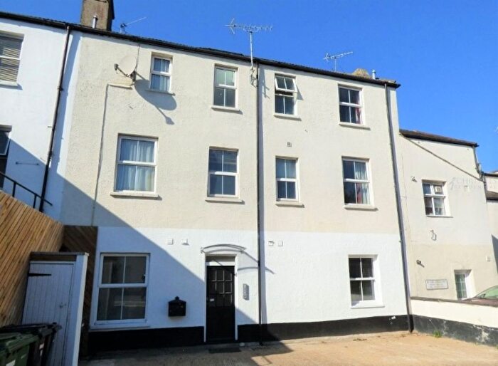 1 Bedroom Flat To Rent In Church Road, Leatherhead, KT22