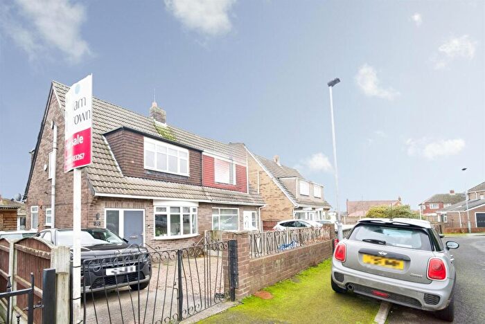 3 Bedroom Semi Detached House For Sale In Clayton Drive, Thurnscoe, Rotherham, S63