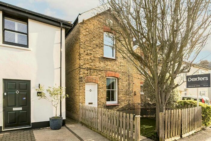 2 Bedroom Flat To Rent In Mill Street, Kingston Upon Thames, KT1