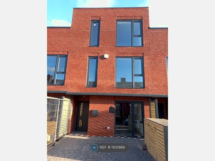 3 Bedroom Terraced House To Rent In Norway Street, Salford, M6