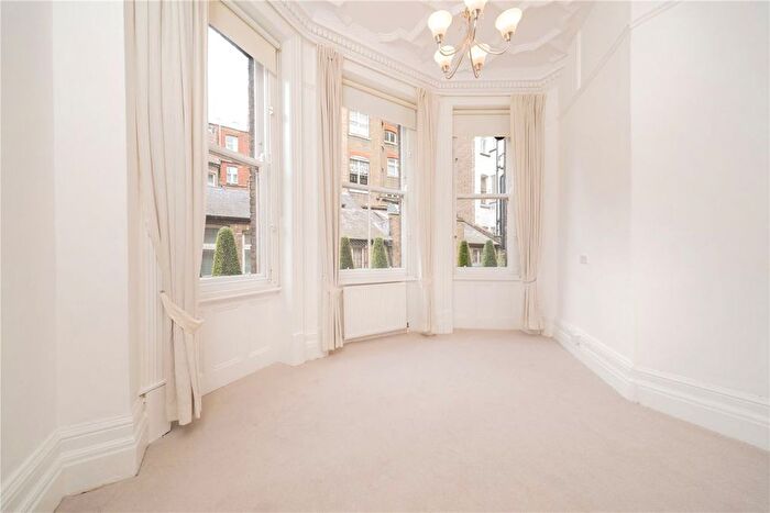 2 Bedroom Flat To Rent In Kensington Court, Kensington, W8