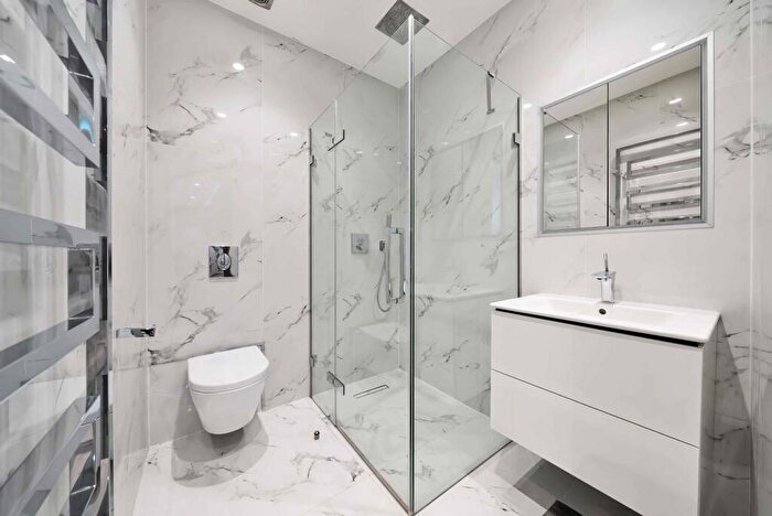 2 Bedroom Flat For Sale In Kings Road, Chelsea, London, SW10