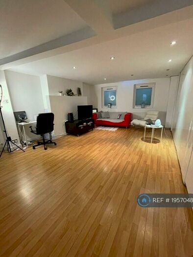 Studio To Rent In Bisham Gardens, London, N6