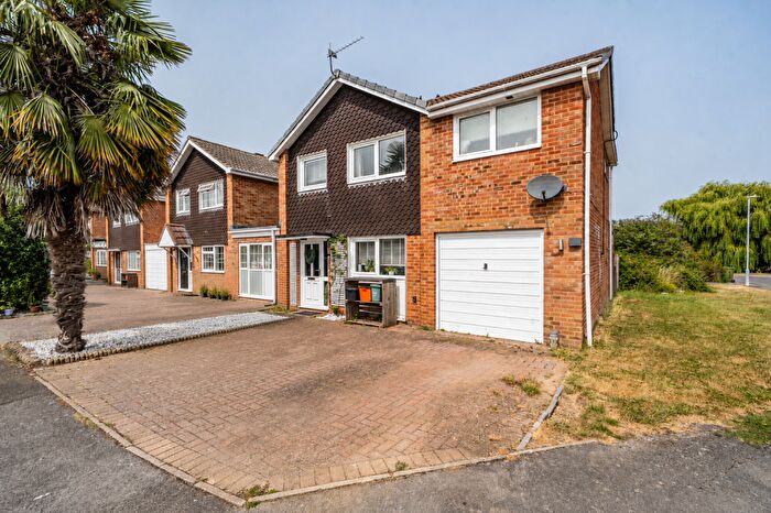 4 Bedroom Link Detached House For Sale In Kilda Road, Highworth, Swindon, SN6