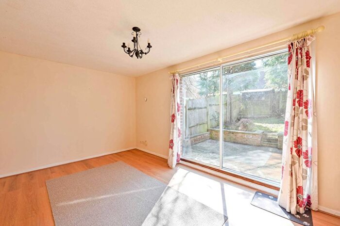3 Bedroom Property To Rent In Rye Close, Guildford, GU2