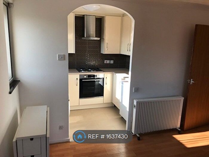 1 Bedroom Flat To Rent In Bruce Close, Slough, SL1
