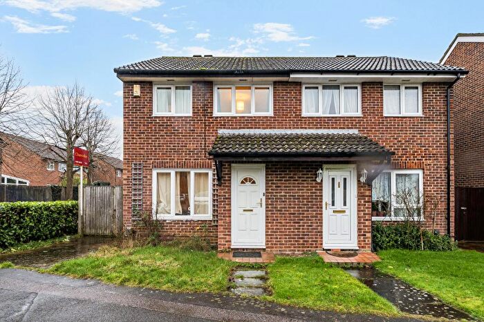 3 Bedroom Semi-Detached House For Sale In Purcell Road, Marston, OX3