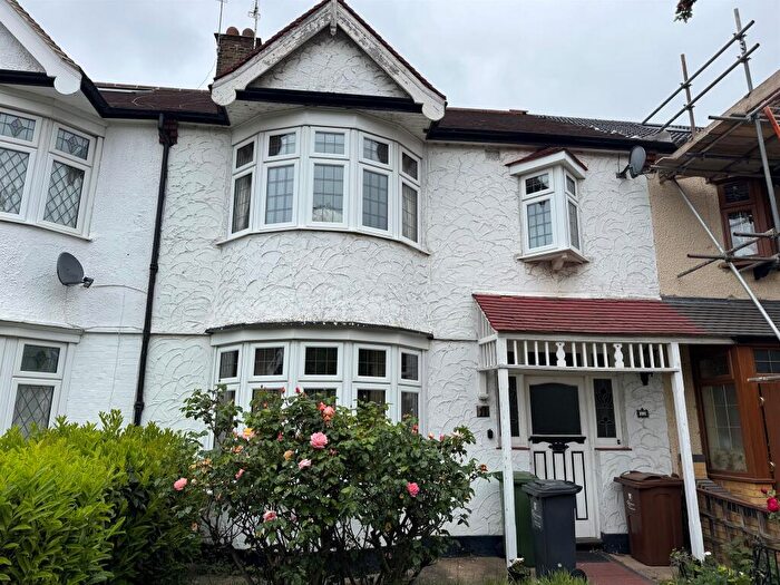 3 Bedroom Terraced House For Sale In Lyndhurst Gardens, Barking, IG11