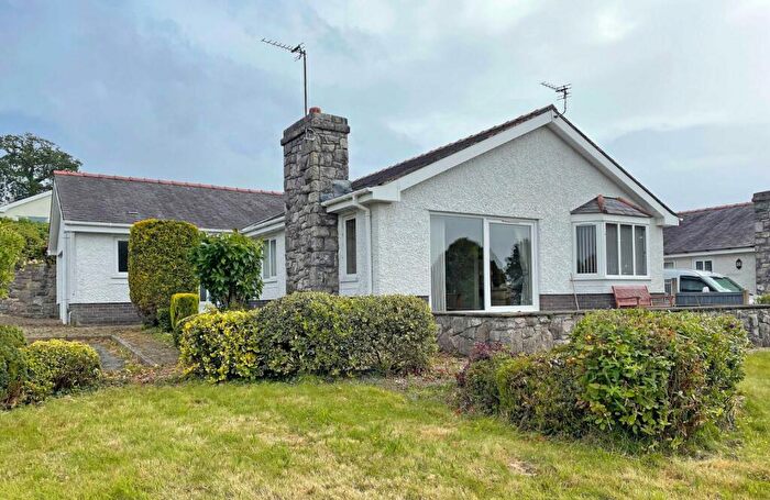 3 Bedroom Bungalow For Sale In Bangor Road, Caernarfon, Gwynedd, LL55