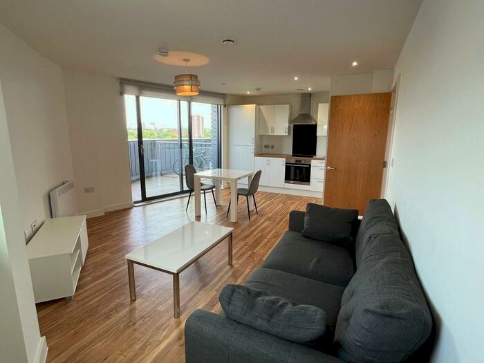 2 Bedroom Flat To Rent In Pomona Strand, Manchester, Greater Manchester, M16