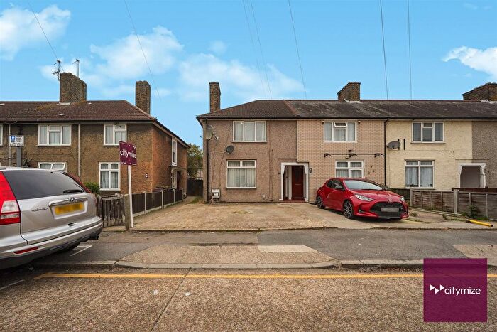 3 Bedroom End Terrace House To Rent In Easebourne Road, Dagenham, RM8