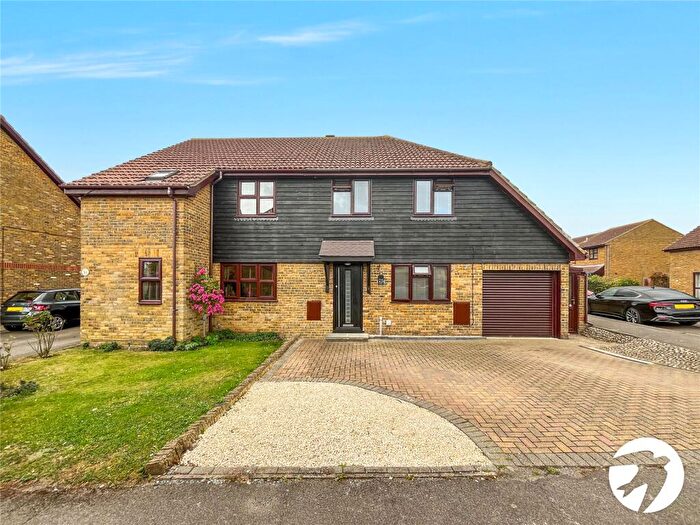 3 Bedroom Semi-Detached House For Sale In Curlew Avenue, Lower Halstow, Sittingbourne, Kent, ME9