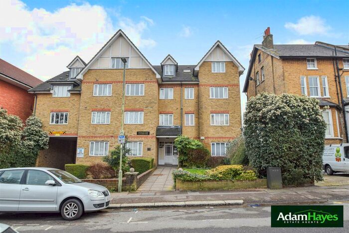 2 Bedroom Apartment To Rent In Friern Park, North Finchley, N12