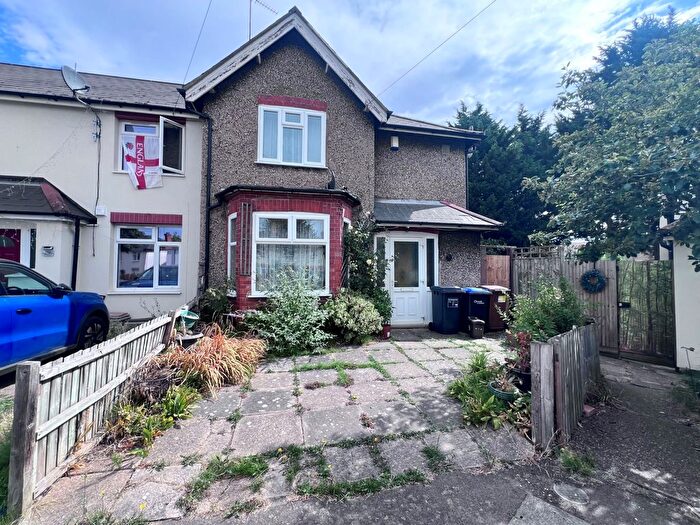 3 Bedroom End Terrace House For Sale In Danefield Road, Abington, NN3