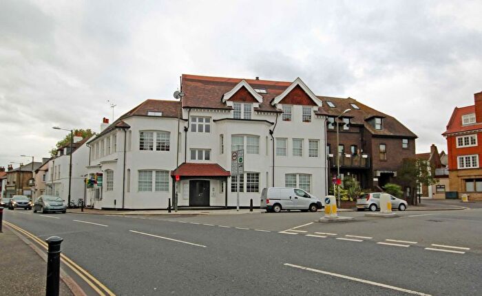 1 Bedroom Flat To Rent In High Street, Hampton, TW12