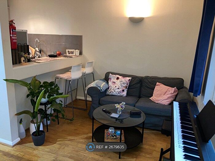 1 Bedroom Flat To Rent In Henley Drive, London, SE1